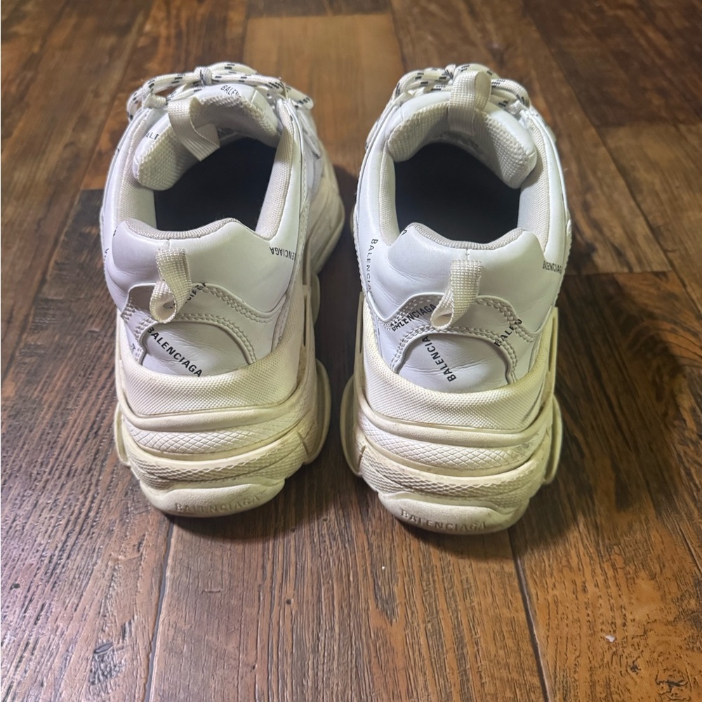Balenciaga Triple S - Picture 5 of 9